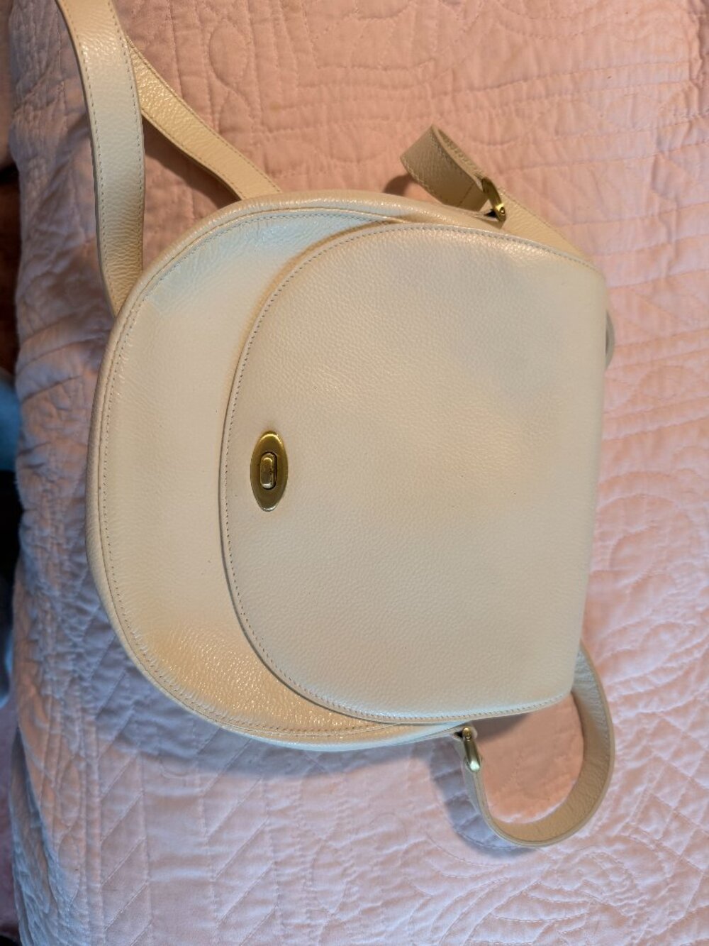 Vintage Coach Cream Leather Round Crossbody Turnlock Bag